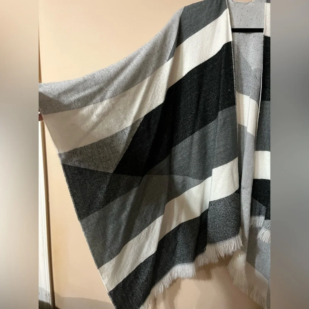 Elegant Black and Gray Oversized draped wrap-layering piece or stylish shawl - Picture 3 of 3